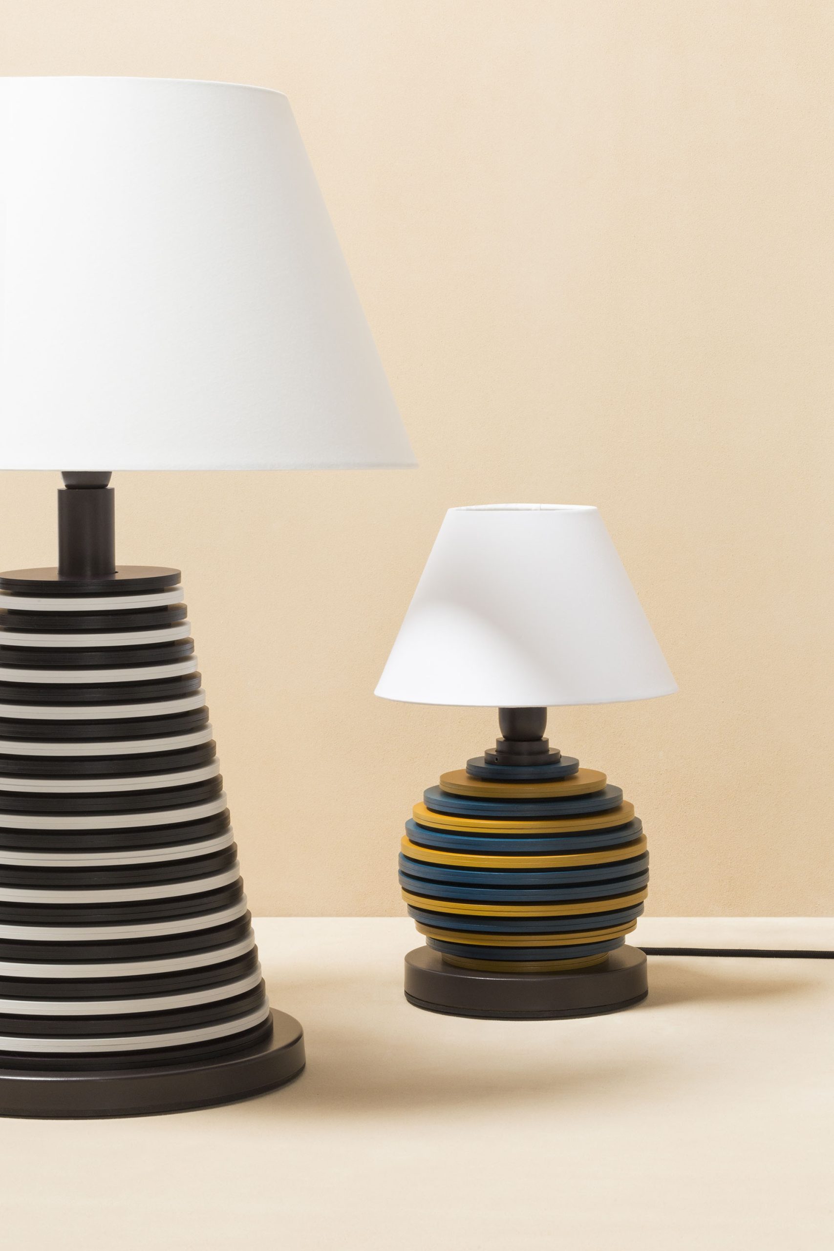 TCR7007BIC_TCR7008BIC_Babylon_TableLamps_Small_and_Large_Cone_Bicolor_LIFESTYLE01