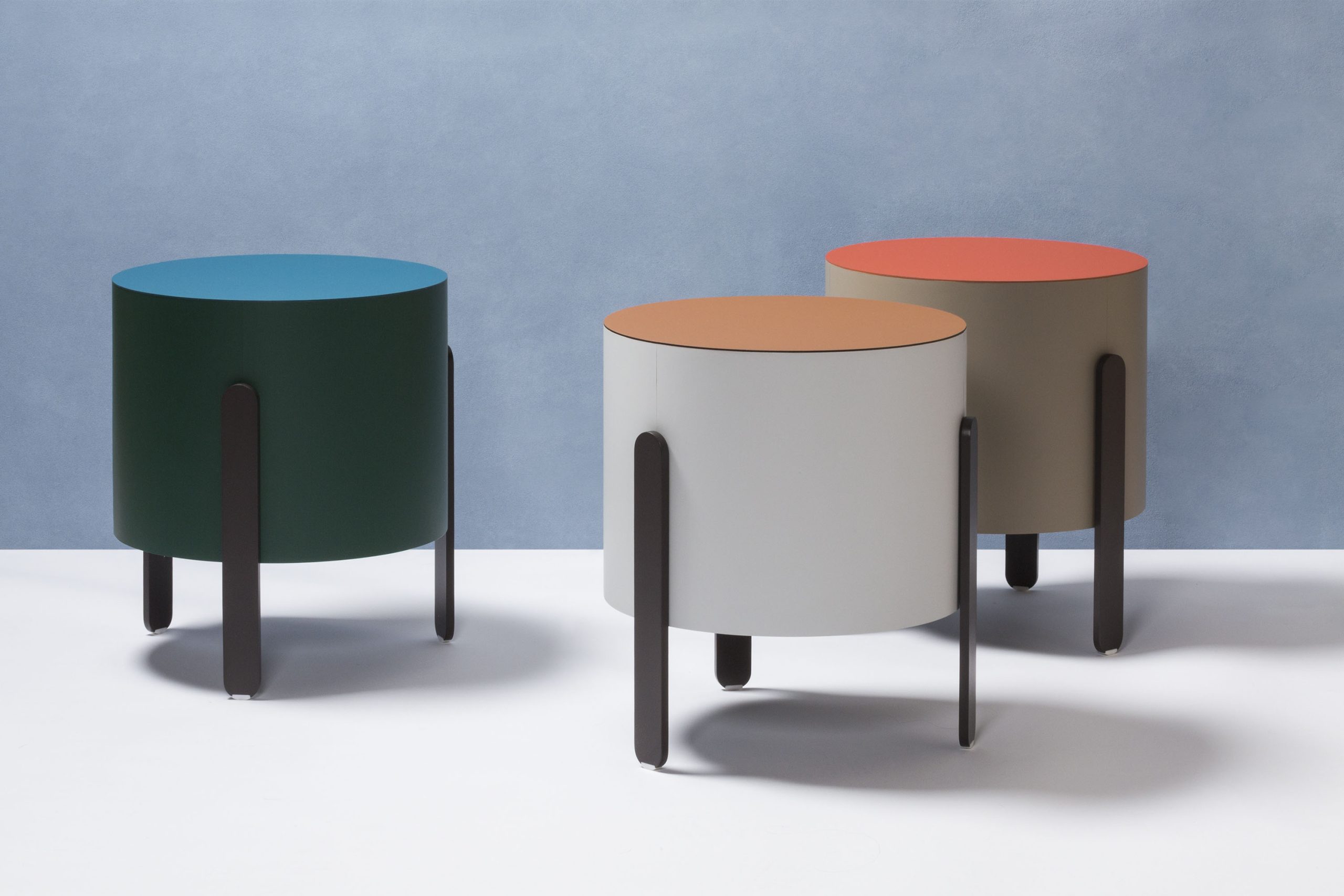 TCR9235BIC_Maui_Stools_Bicolor_LIFESTYLE01