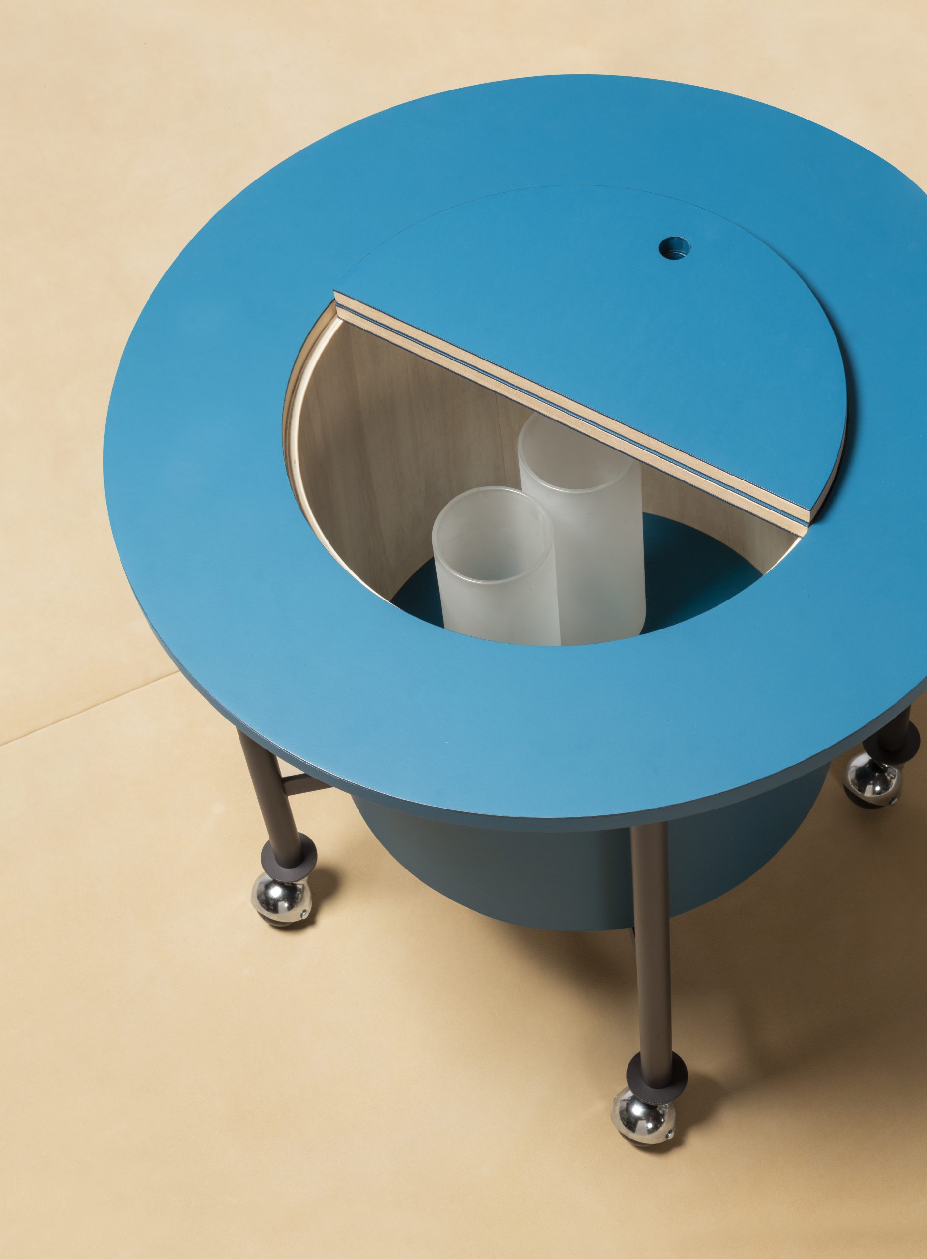 TCR9251_Toupie_round_serving_trolley_OPEN_T28_petrolblue_DETAIL01