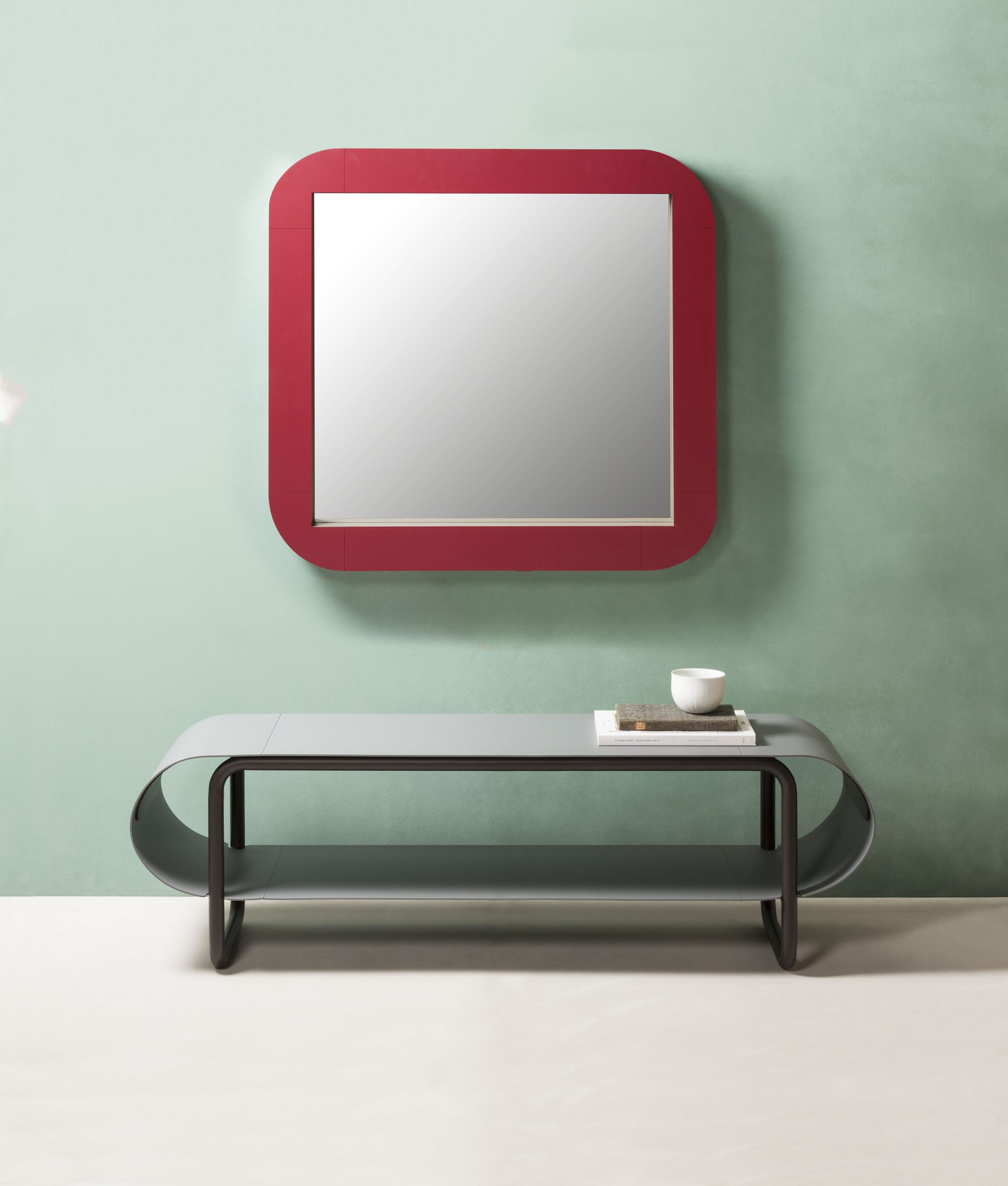 TCR9265_TCR6016BIC_Loop_Bench_Capitol_Wall_Mirror_Square_Bicolor_LIFESTYLE01