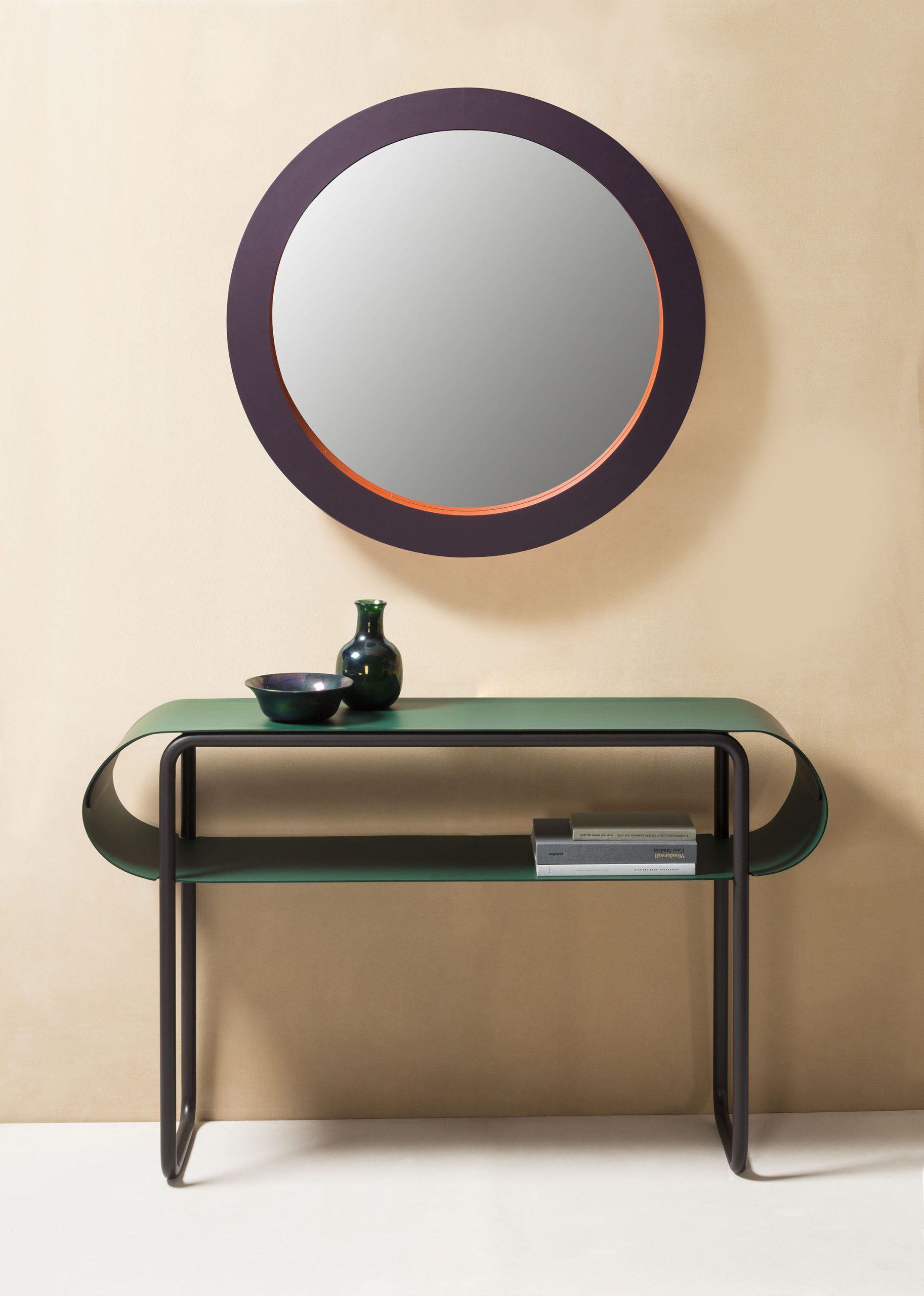TCR9266_TCR6015BIC_Loop_Console_Capitol_Wall_Mirror_Round_Bicolor_LIFESTYLE01